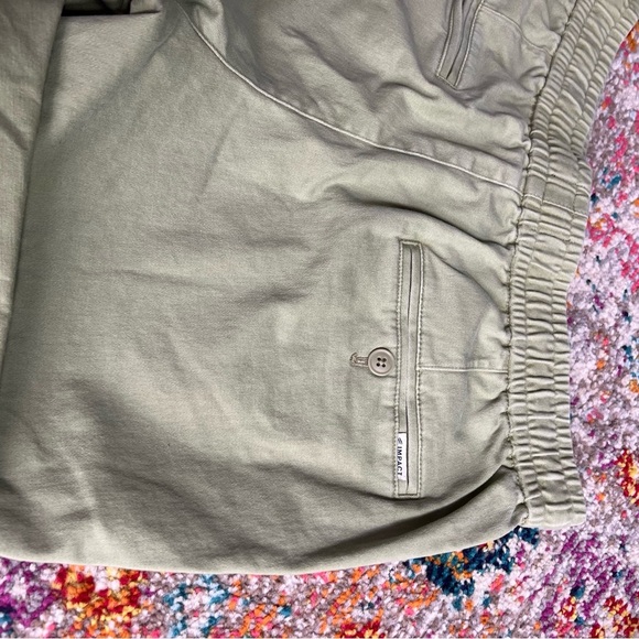 United by Blue Organic Cotton Pull On Rolled Cuff Olive Green Poplin Shorts - Picture 8 of 10